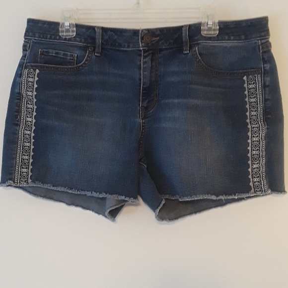 Sonoma Pants - Sonoma cut off shorts